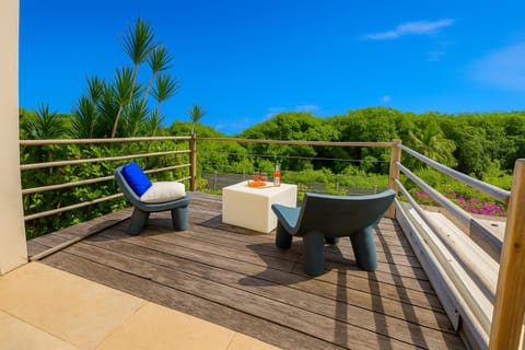 Villa pied dans l'eau Plage de Petit Havre avec piscine Villa in Le Gosier