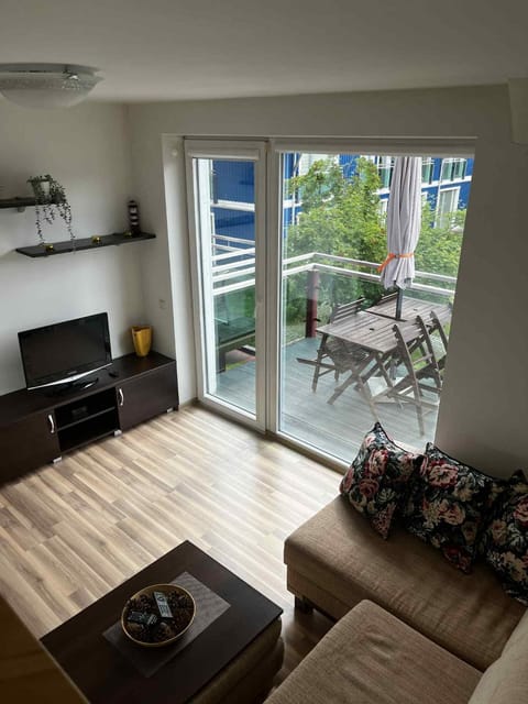 TV and multimedia, Balcony/Terrace, Living room