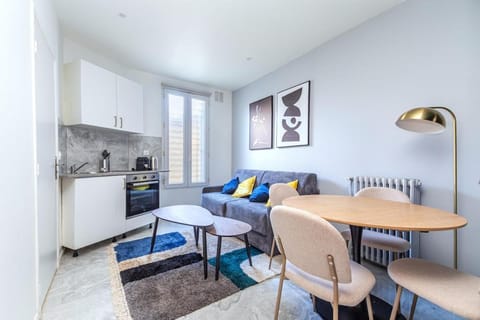 Living room, Dining area, oven, stove