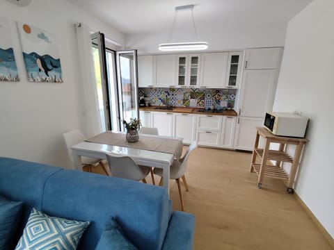 Kitchen or kitchenette, Living room, Dining area