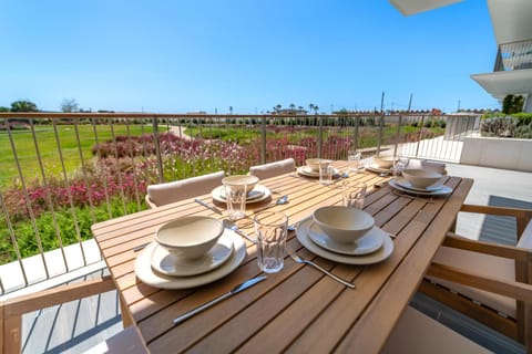 Natural landscape, Garden, View (from property/room), Balcony/Terrace, Dining area