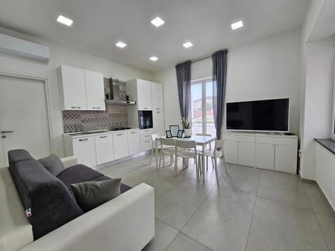 Kitchen or kitchenette, Living room, Seating area, Dining area, pet friendly