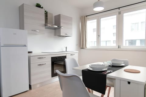 Kitchen or kitchenette, Dining area, stove