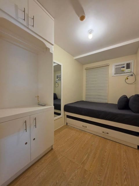 Bed, air conditioner