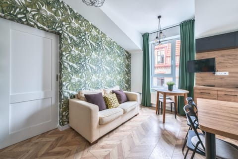 TV and multimedia, Kitchen or kitchenette, Living room, Seating area, Dining area