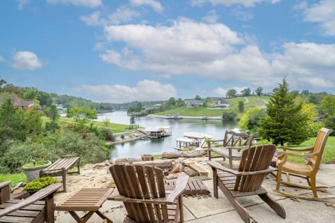 Lazy Days Waterfront for 12 House in Williamstown