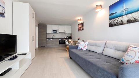 TV and multimedia, Kitchen or kitchenette, Living room