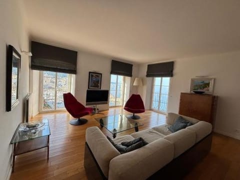 Communal lounge/ TV room, TV and multimedia, Living room