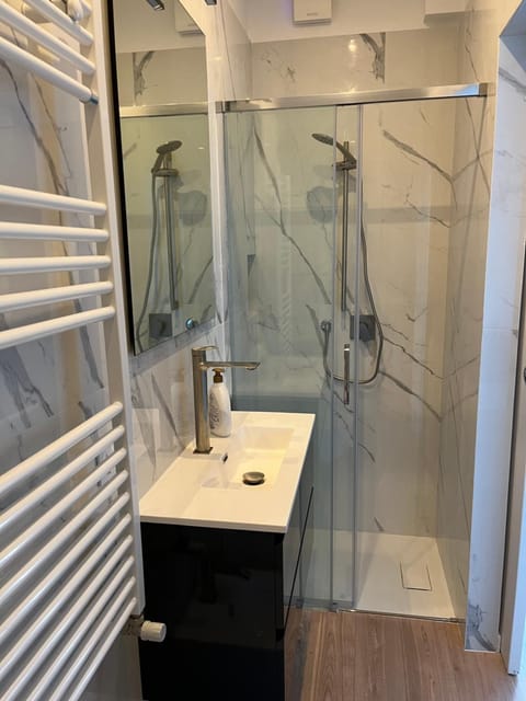 Shower, Bathroom
