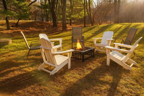 Hot Tub & Theater Haven-Lake and Ski Retreat House in Tunkhannock Township