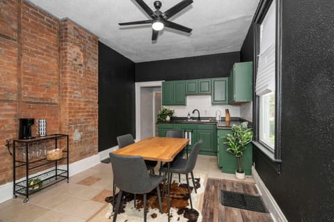 Stylish Modern Gem in the HIlls House in Cincinnati