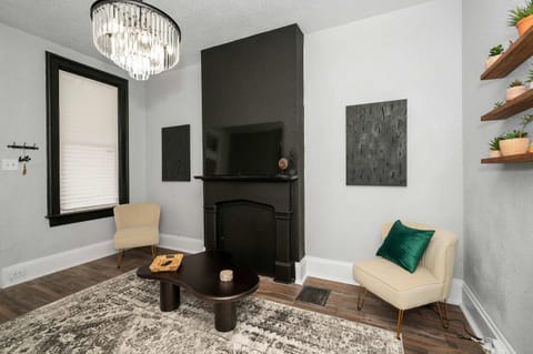 Stylish Modern Gem in the HIlls House in Cincinnati