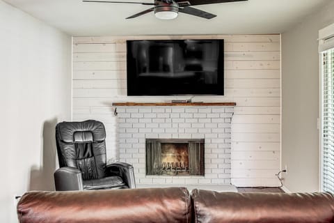 Golf, Hike, Dine and Relax Home in Port Orchard House in Port Orchard