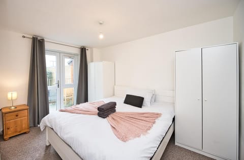 Bed, Bedroom, wardrobe
