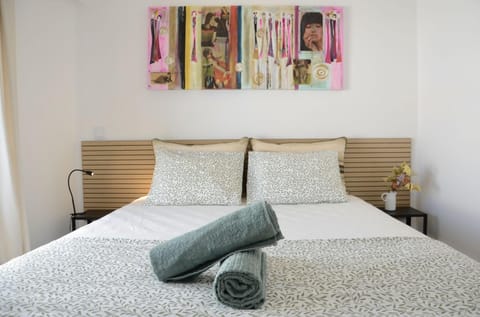 Bedroom, towels