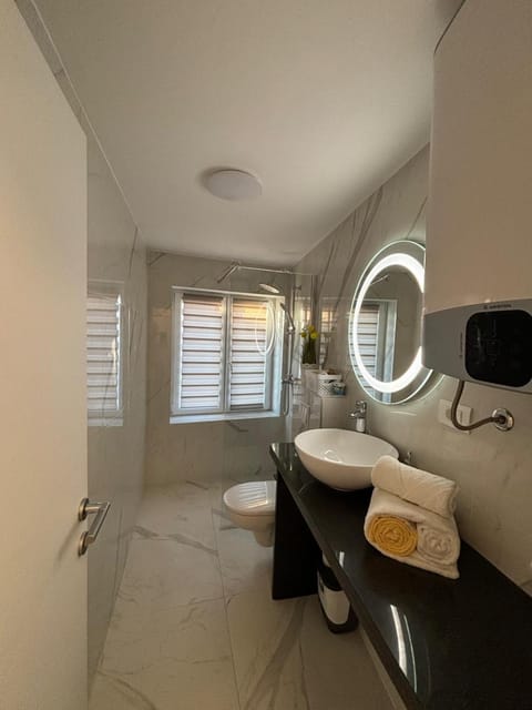 Toilet, Bathroom, towels