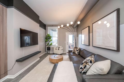 Queen City Views 3 Chic 2 BDR Apartment in Over The Rhine