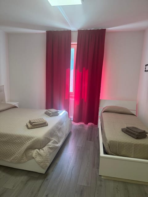 Photo of the whole room, Bedroom, furniture