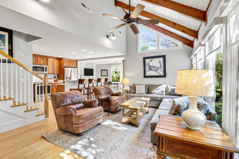 South Forest Beach Private Home & Pool House in South Forest Beach