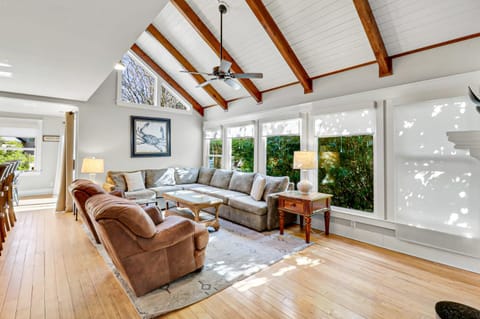 South Forest Beach Private Home & Pool House in South Forest Beach