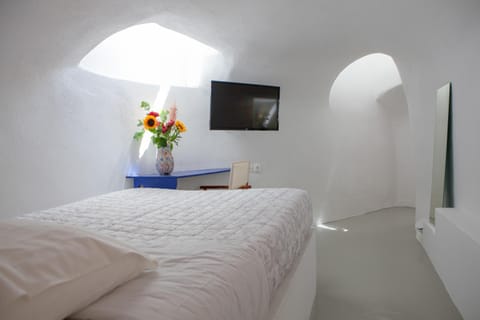 Aegea Cavern, Traditional Cave House House in Mesaria