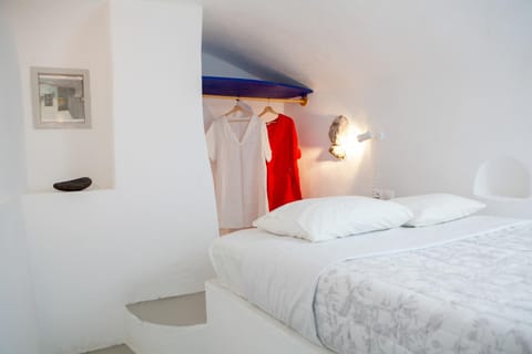 Aegea Cavern, Traditional Cave House House in Mesaria