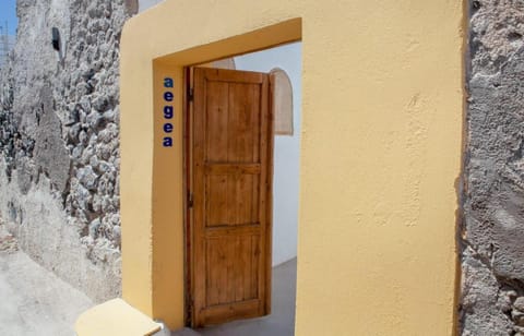 Aegea Cavern, Traditional Cave House House in Mesaria