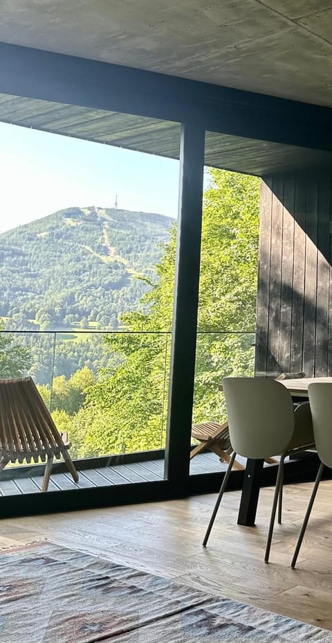 View (from property/room), View (from property/room), Balcony/Terrace, Balcony/Terrace, Seating area, Landmark view, Landmark view, Mountain view, Mountain view