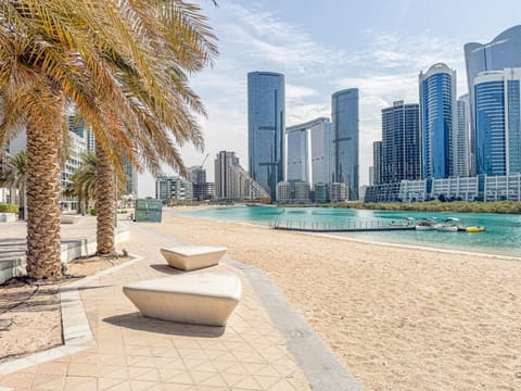 Families & Groups Paradise - 3 min walk to Reem Central Park and Beach - 10 people - Big Balcony - High Floor Apartment in Abu Dhabi