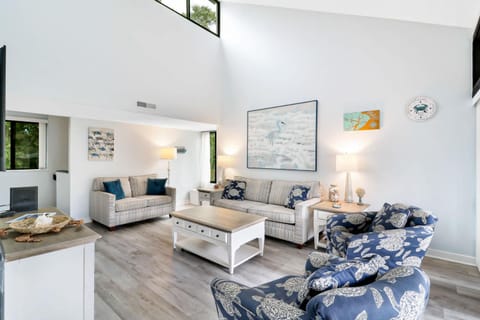 Relax in Style Walk to Beach from Treetops Villa Villa in South Forest Beach