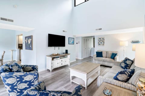 Relax in Style Walk to Beach from Treetops Villa Villa in South Forest Beach