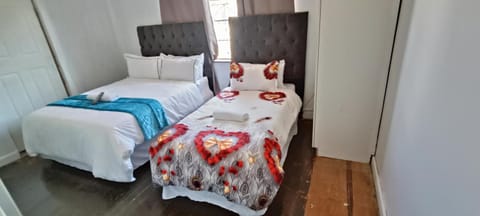 PEACEFUL SLEEP lodge Bed and Breakfast in Cape Town