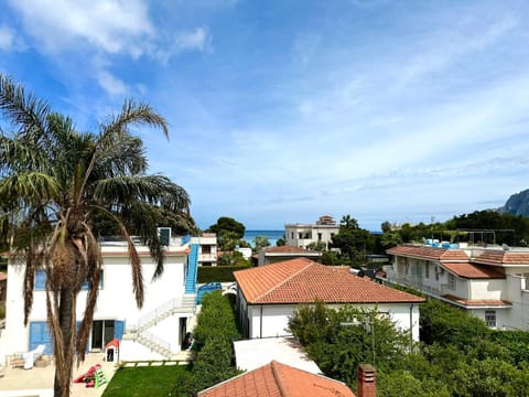 Property building, Neighbourhood, Natural landscape, Balcony/Terrace, Sea view