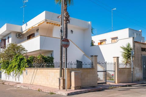 Villetta Oasi Blu Clima e Private Parking House in Porto Cesareo