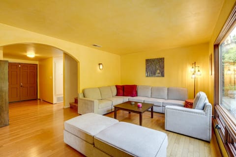 Near Golf, Trails and Parks Lush Pinole Retreat House in Hercules