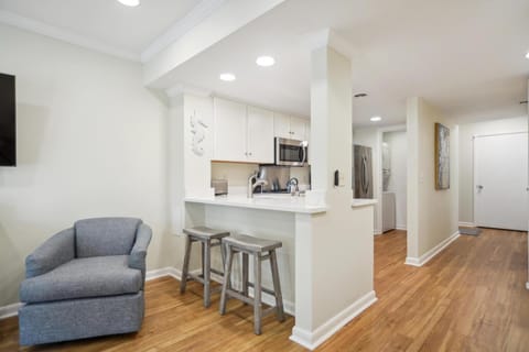 Beachy & Beautiful Renovated Villa Just Steps from the Ocean Villa in South Forest Beach