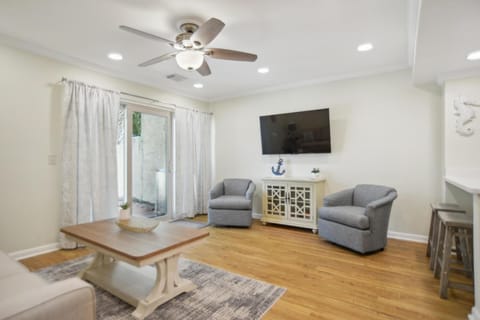 Beachy & Beautiful Renovated Villa Just Steps from the Ocean Villa in South Forest Beach