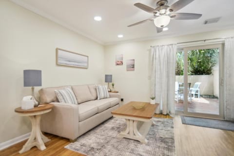 Beachy & Beautiful Renovated Villa Just Steps from the Ocean Villa in South Forest Beach