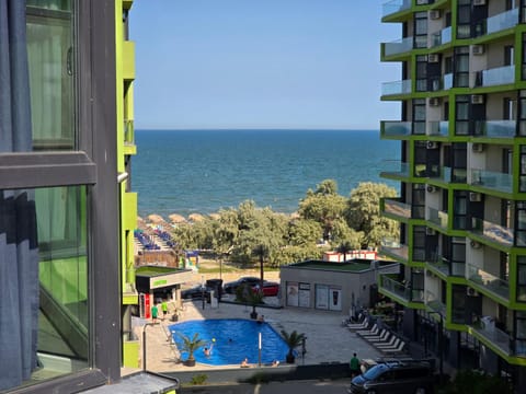 Pool view, Sea view