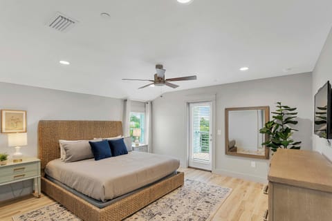 Poseidons Palace by Travel Life Vacations House in Destin