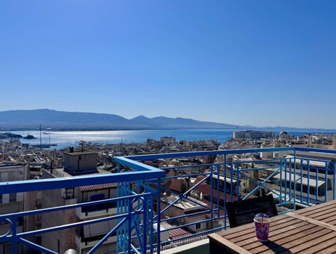 Apartment with a private rooftop Apartment in Pireas
