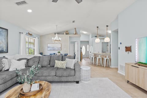 Wavy Whale by Travel Life Vacations House in Miramar Beach