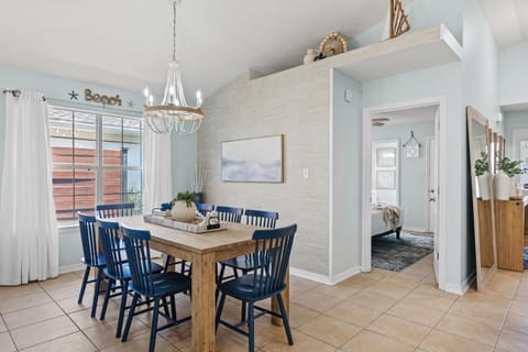 Wavy Whale by Travel Life Vacations House in Miramar Beach