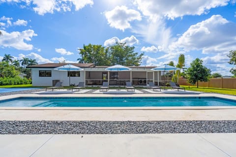 Balcony/Terrace, Swimming pool