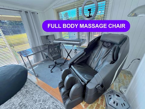 Big, Tidy, Cushy, & Activities House in Madison