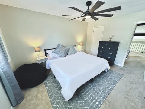 Big, Tidy, Cushy, & Activities House in Madison