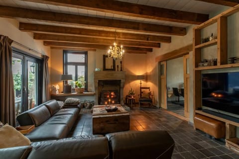 Communal lounge/ TV room, TV and multimedia, Seating area, Evening entertainment