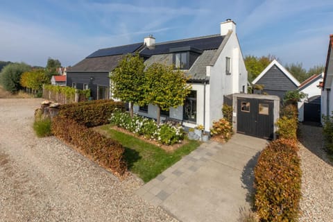 Property building, Neighbourhood