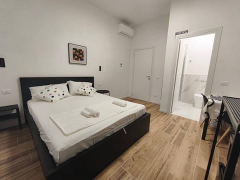 Bed, Photo of the whole room, Bedroom, towels, air conditioner