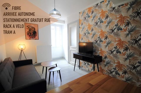 Living room, internet